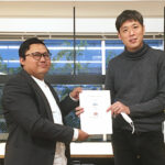 Mr. Tomoaki Nakai, CEO of eftax Co., Ltd. and Mr. Imam Tahyudin, Dean of AMIKOM Purwokerto University signed a collaboration agreement