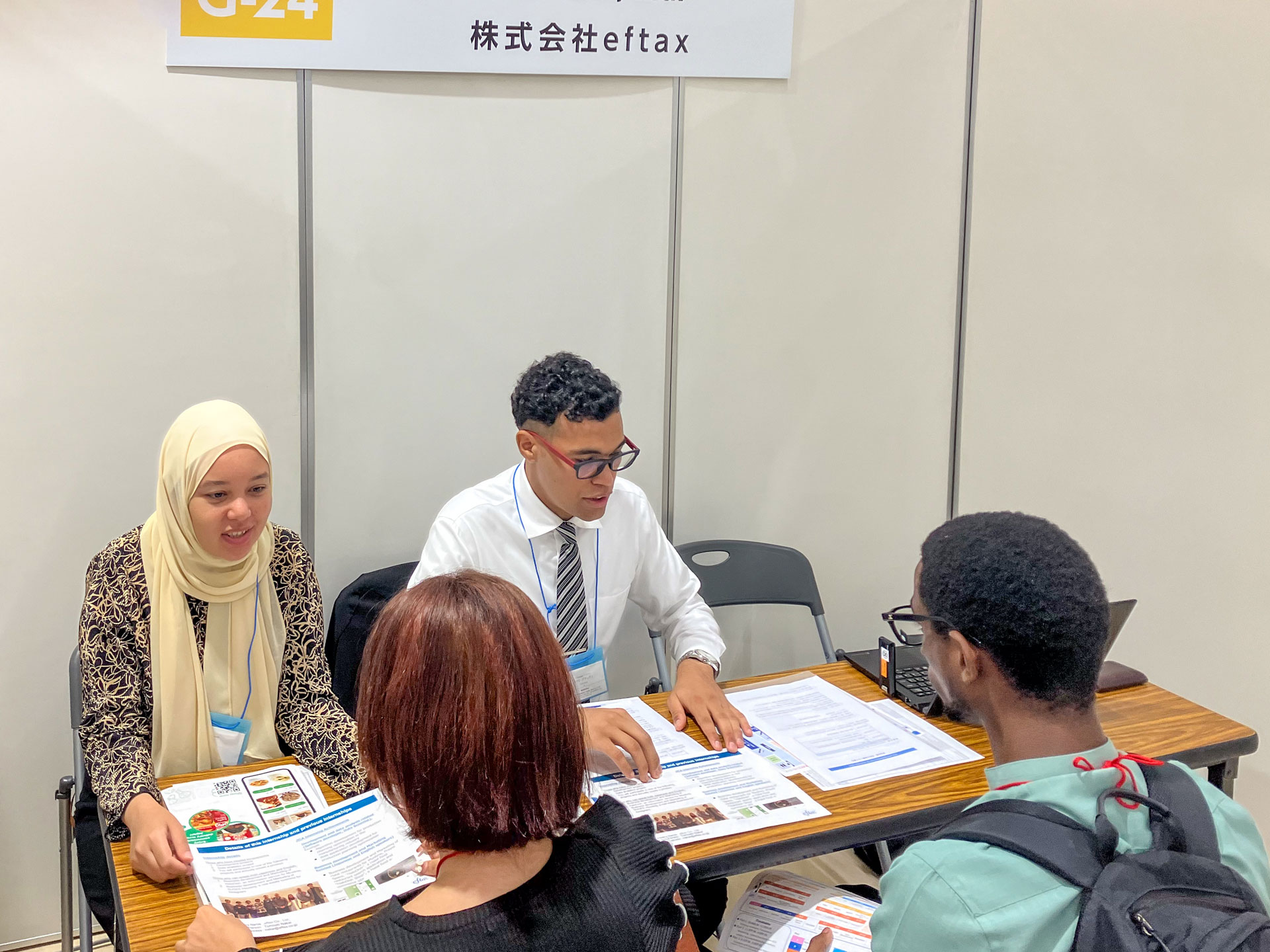 eftax Mouad and Omara interacting with JICA international students at the JICA Networking Fair Autumn 2024 booth